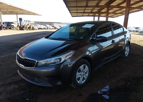 2017 Kia Forte Lx z USA, uszkodzony, nr VIN 3KPFK4A77HE141447
